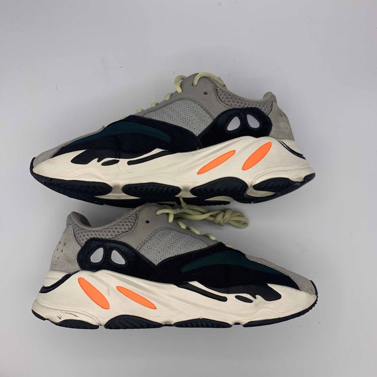 yeezy wave runner 700 size 8