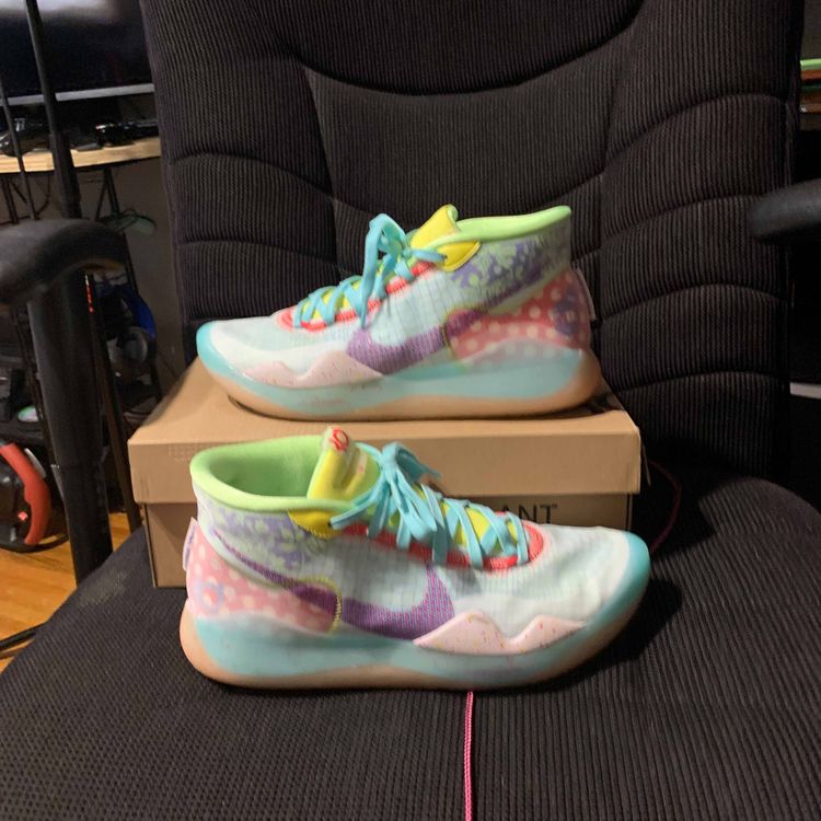 kd 12 peach jam on feet