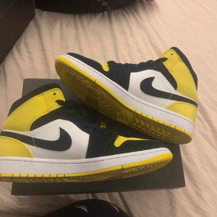 aj1 mid se yellow