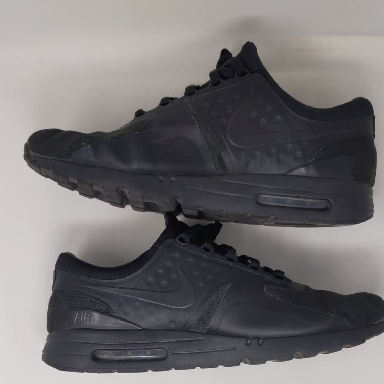 air max zero essential triple black