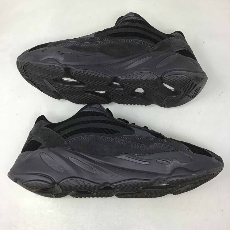 yeezy 700 vanta goat