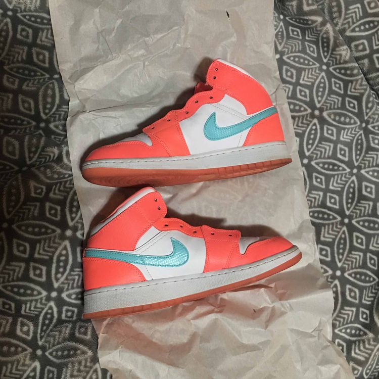 crimson pulse jordan 1
