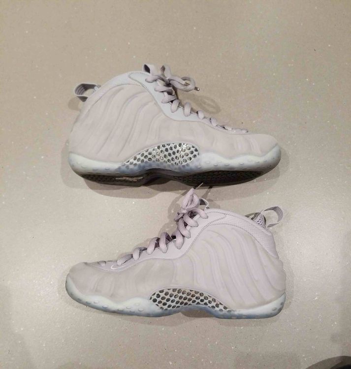 wolf grey foamposite on feet