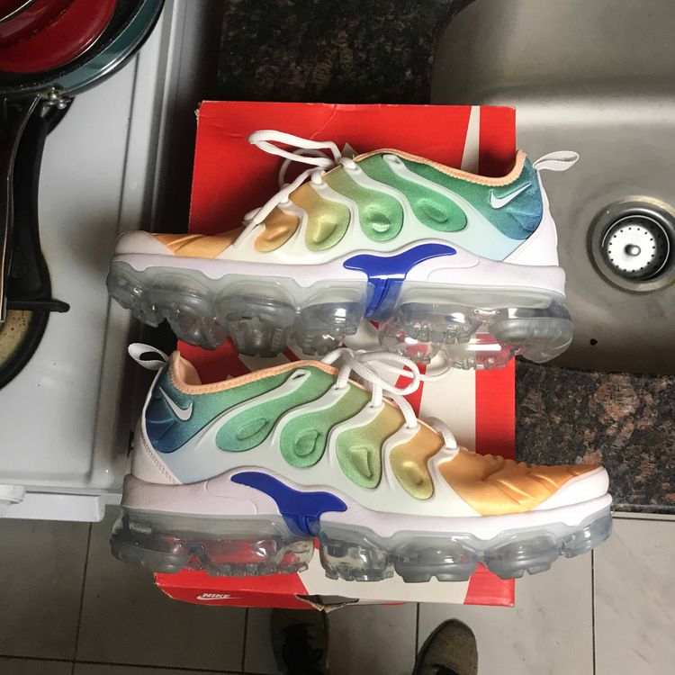 vapormax plus white rainbow