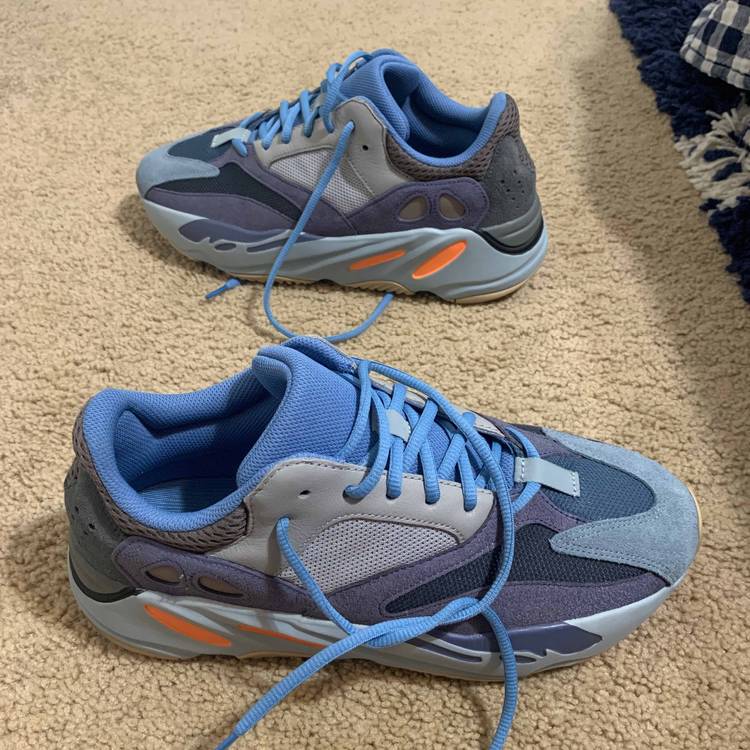 carbon blue yeezy 700 outfit