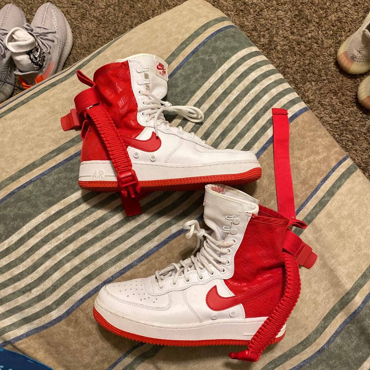 af 1 university red