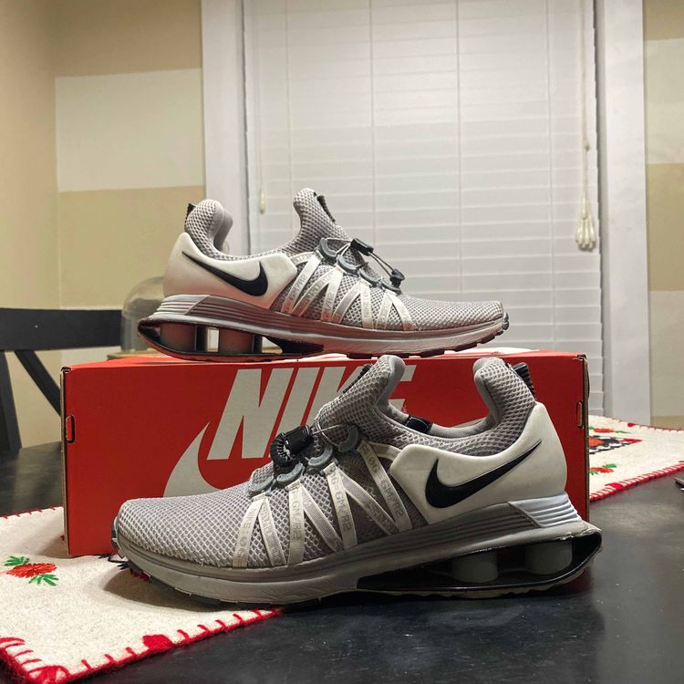 nike shox gravity wolf grey