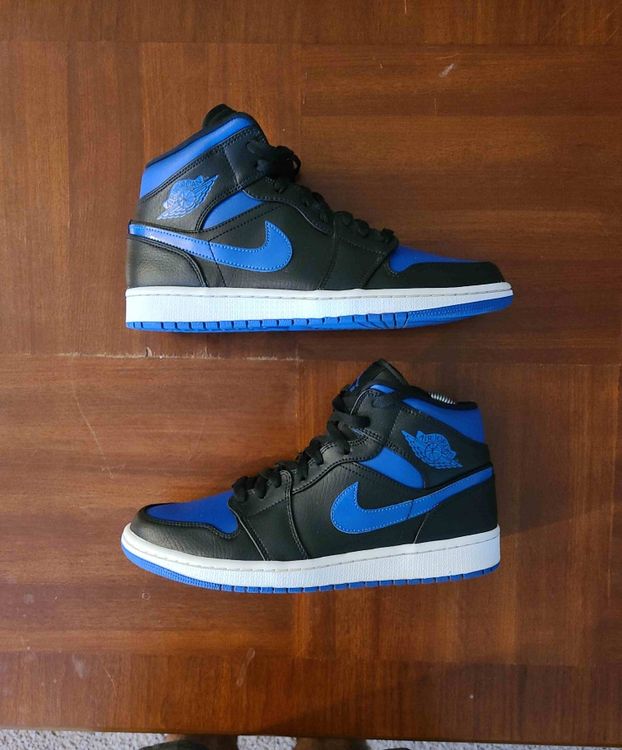 aj 1 mid black hyper royal