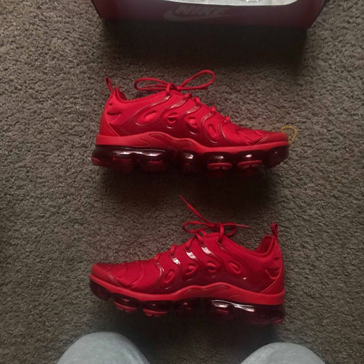 triple red vapormax