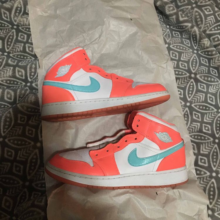 crimson pulse jordan 1