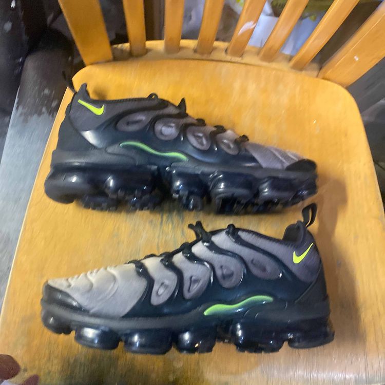 vapormax plus neon 95
