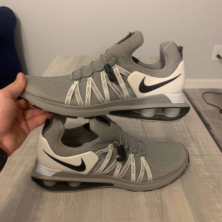 nike shox gravity wolf grey