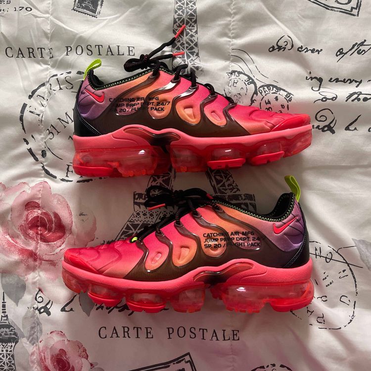 laser crimson vapormax plus