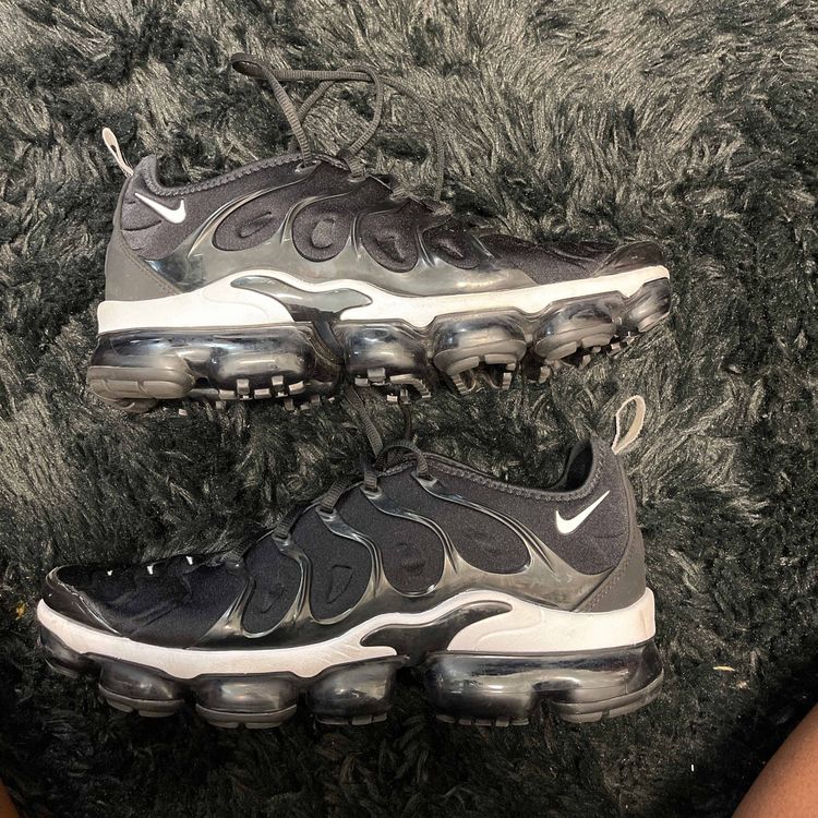 vapormax plus overbranding