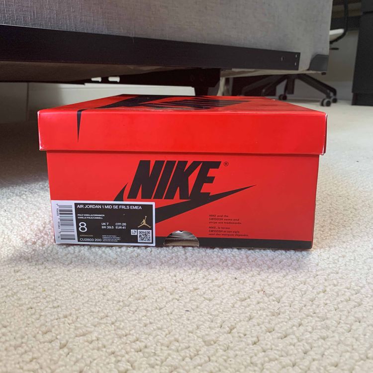 MAIDON ROUGE NIKE AIR JORDAN 1 MID SE FRLS EMEA(Dead Stock), Men's Fashion,  Footwear, Sneakers on Carousell