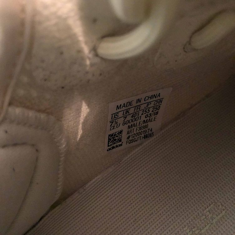 yeezy blue tint ár