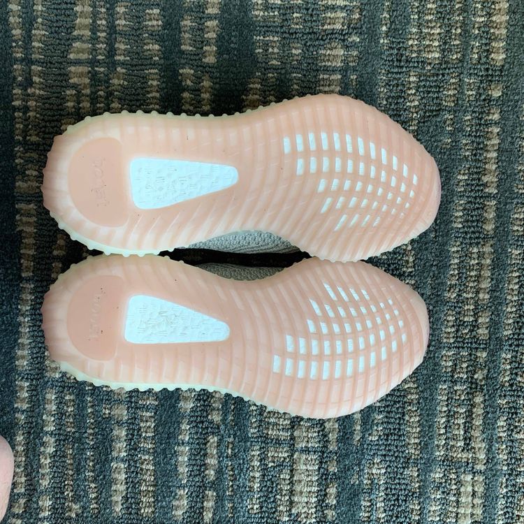 Detail Look Adidas Yeezy Boost 350 V2 Citrin KICKS