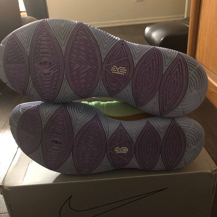 kyrie squidward special box