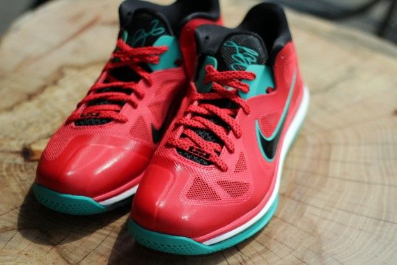 lebron james liverpool shoes