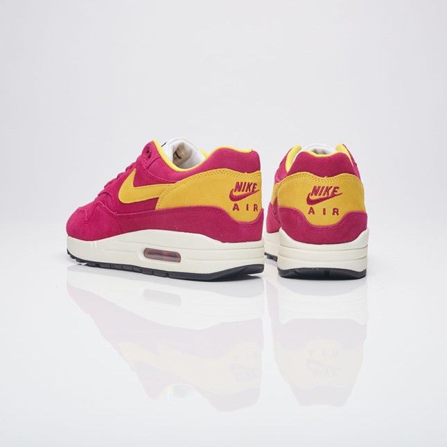 air max dynamic berry