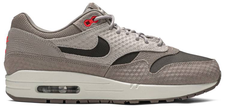 air max 1 cut out swoosh moon particle