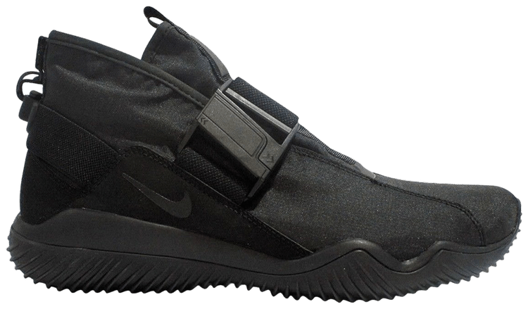 nike komyuter se triple black