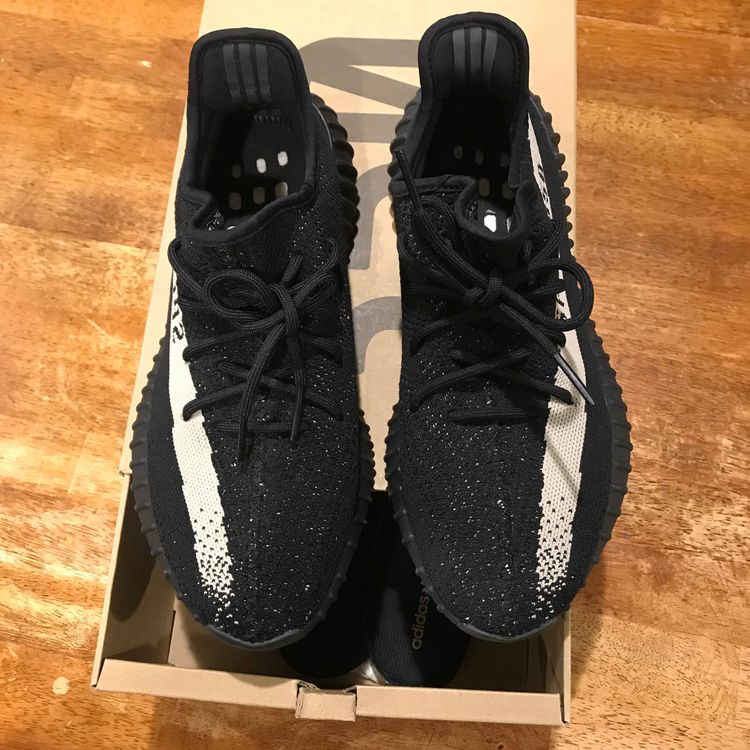 yeezy boost 350 v2 oreo box