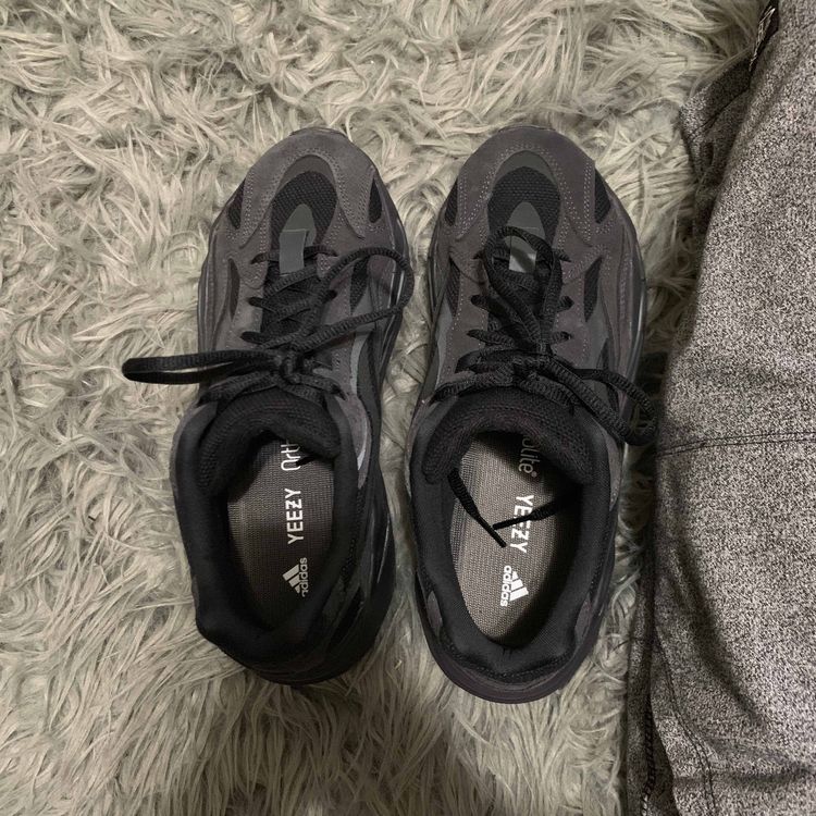 yeezy 700 vanta goat