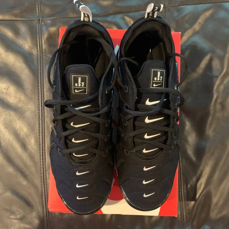 nike air vapormax plus overbranding