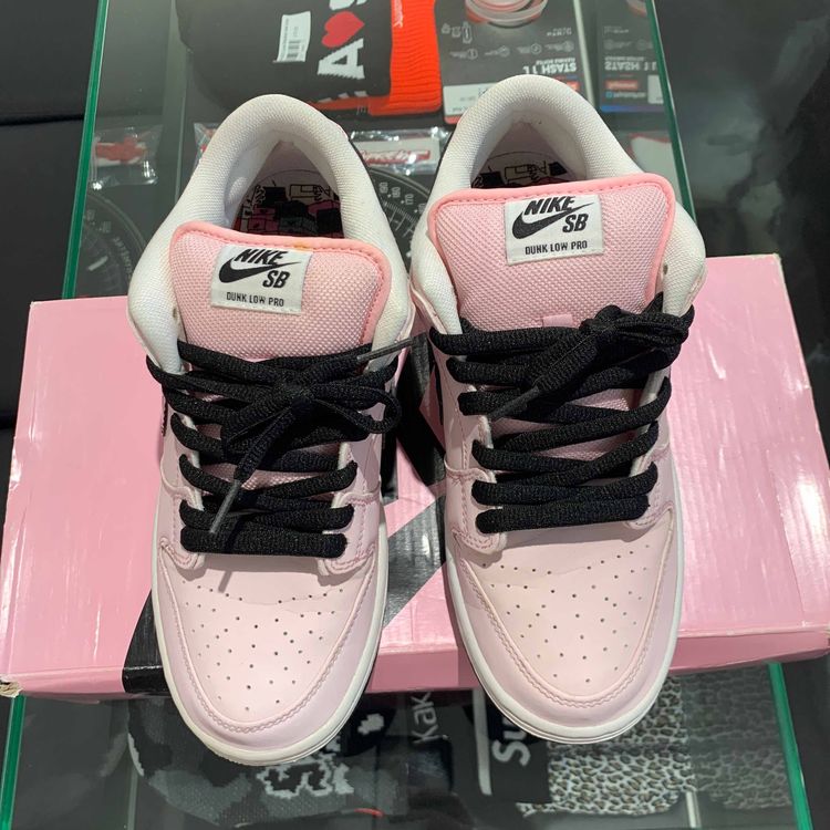 pink box dunks