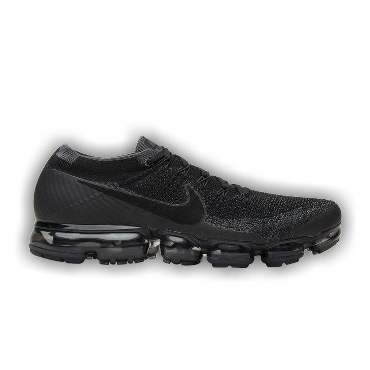 flyknit triple black vapormax