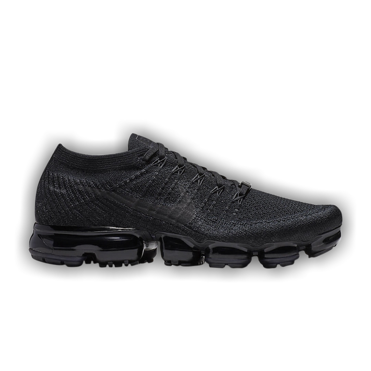 triple black vapormax 97