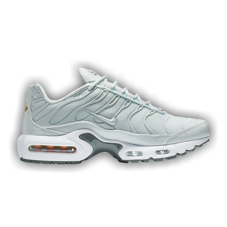Nike air max plus barely grey hot sale