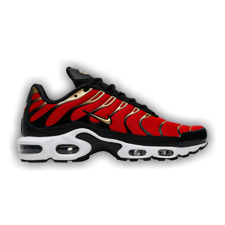 Nike air max plus mixes university red and metallic gold store