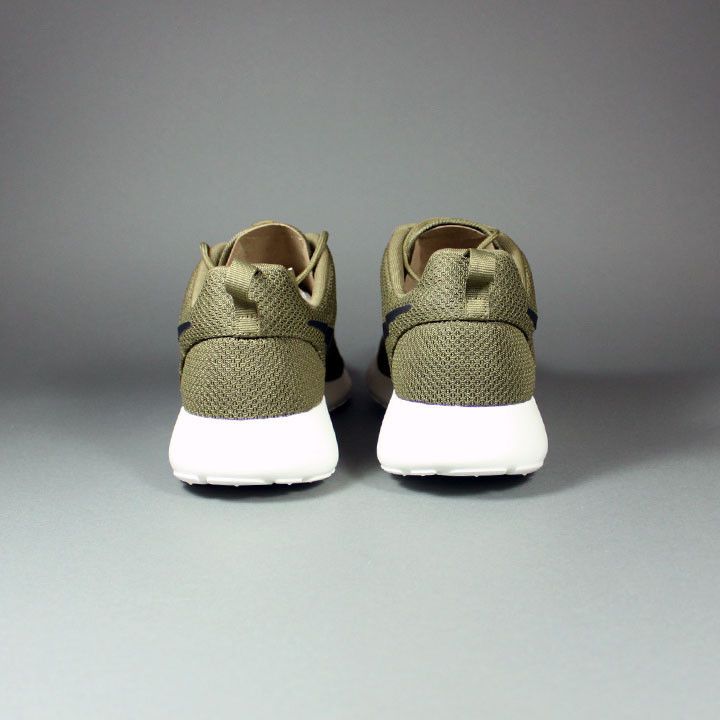Size 10.5 Roshe Run Iguana