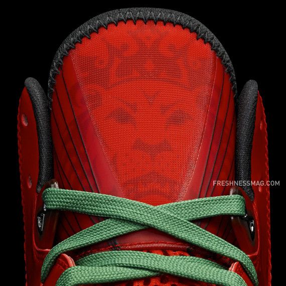 LeBron 8 V2 Christmas