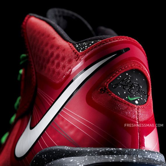 LeBron 8 V2 Christmas