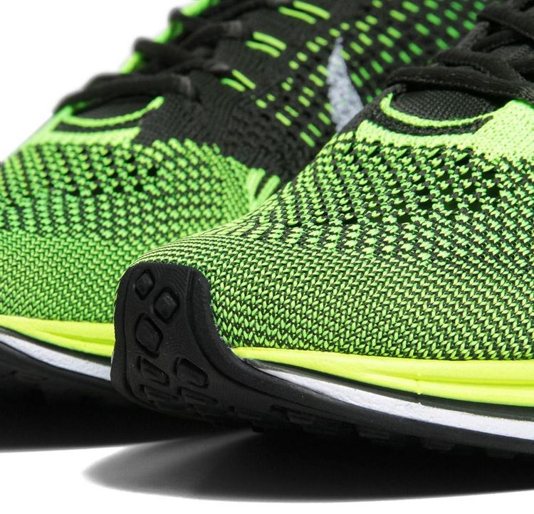 Flyknit Racer Volt
