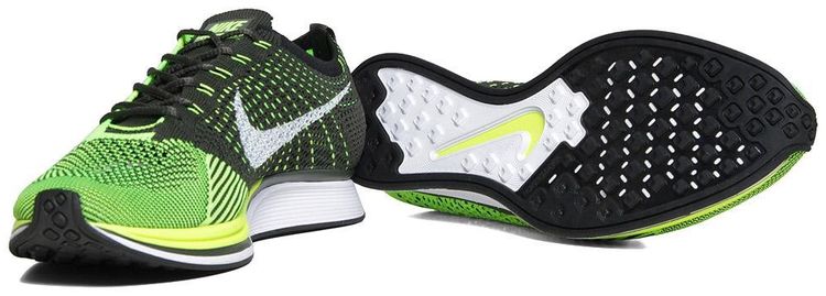 Flyknit Racer Volt