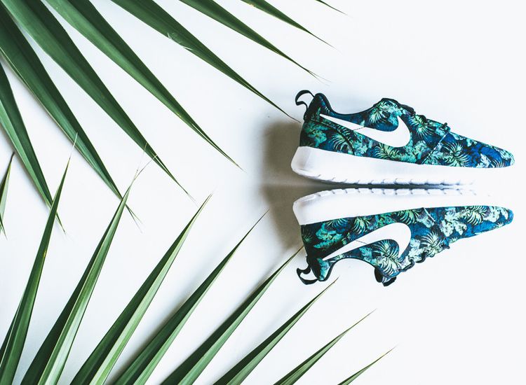 Nike Rosherun Print Poison Green Palm Trees