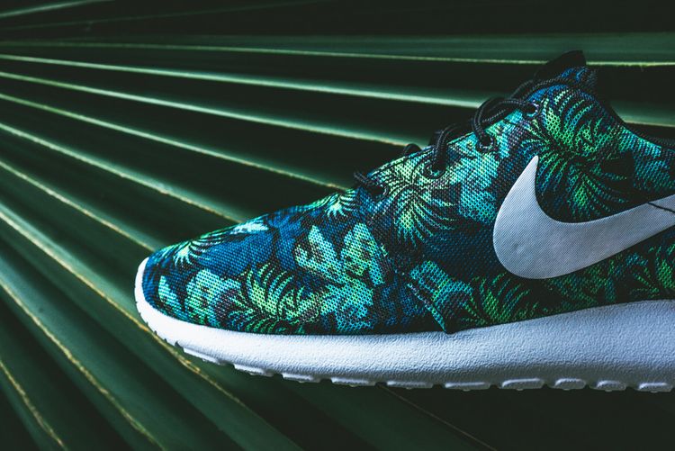 Nike Rosherun Print Poison Green Palm Trees