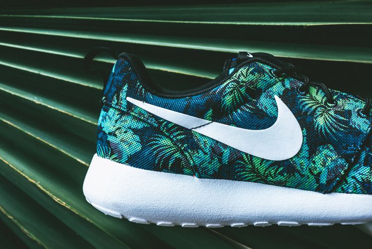 Nike Rosherun Print Poison Green Palm Trees