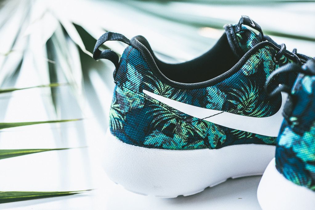 Nike roshe run floral or sales