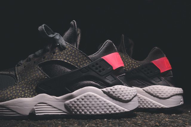 Size 9.0 Air Huarache Premium Safari