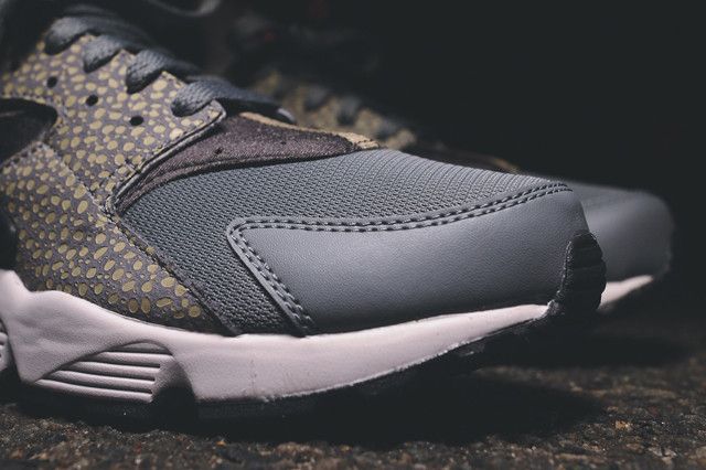 Nike Air Huarache Premium Safari