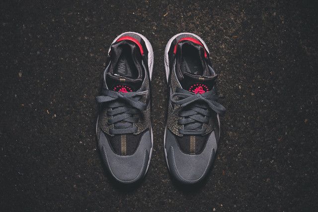 Size 9.0 Air Huarache Premium Safari