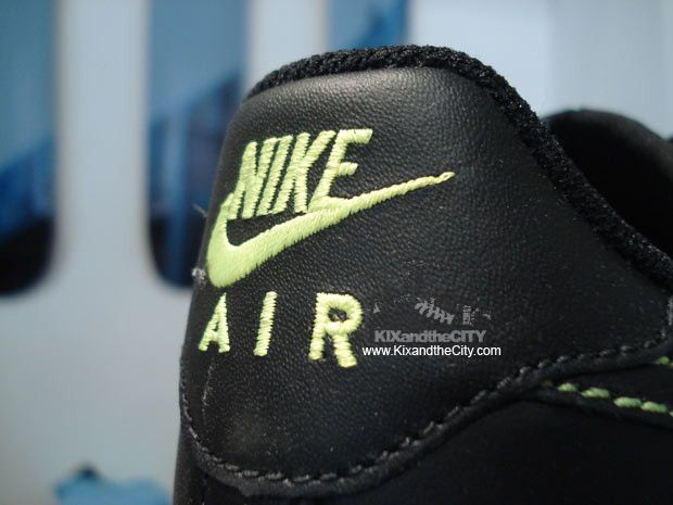 Nike Air Force 1 07 Black Volt