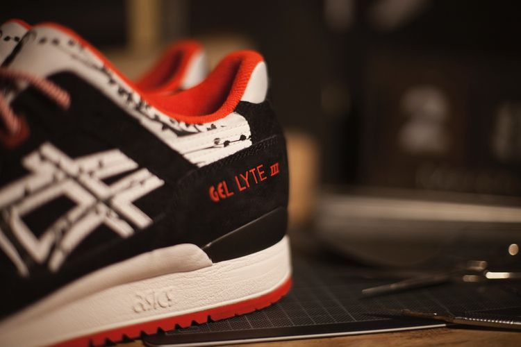 Titolo x ASICS Gel Lyte 3 Papercut