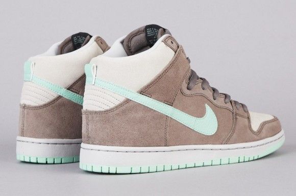 Size 8.5 Nike Dunk High Pro SB 'Soft Grey'
