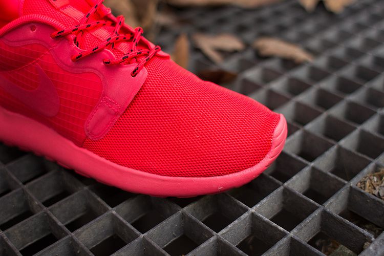 Nike Wmns Rosherun Hyperfuse Laser Crimson